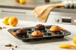 Le Creuset 12-Cup Muffin Tray - Image 9