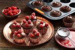 Le Creuset 12-Cup Muffin Tray - Image 8